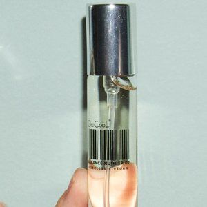 Dedcool Number 02 + Commodity sample